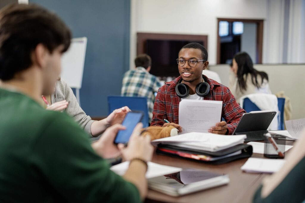 Undergraduate students work together